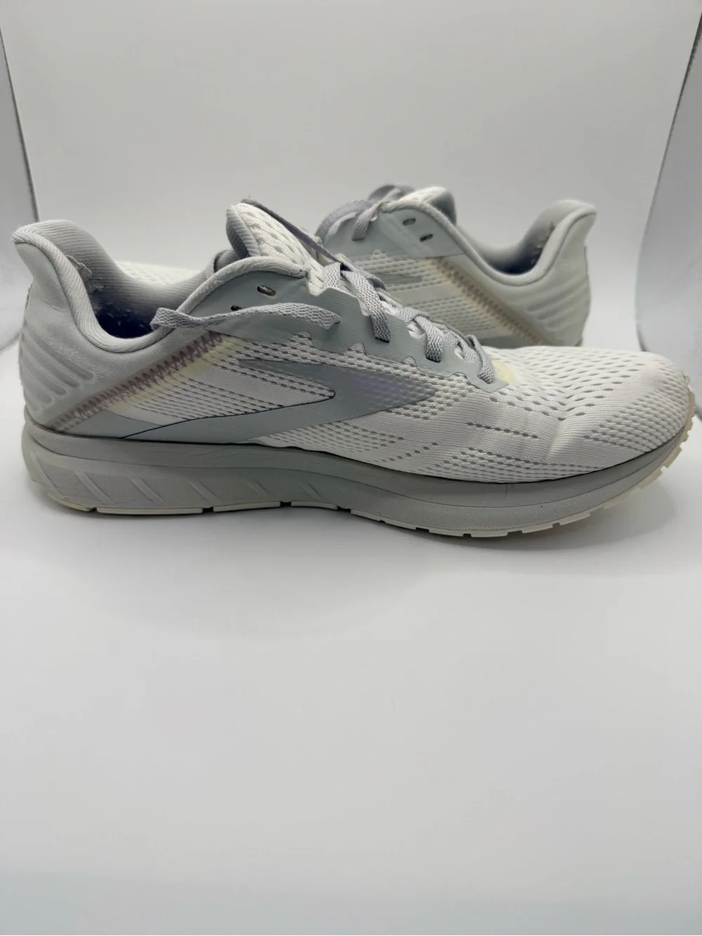 BROOKS Anthem 5 Women’s White‎ Purple Running Walking Athletic Shoes Size 8.5